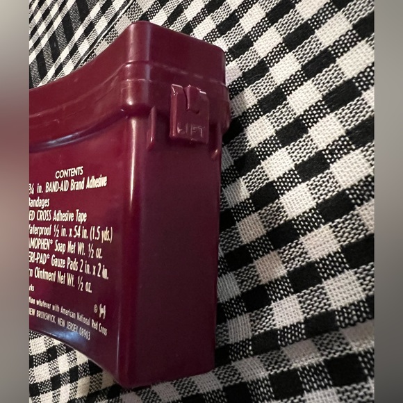 OFFICAL BOY SCOUT PERSONAL FIRST AID KIT. - Picture 5 of 7